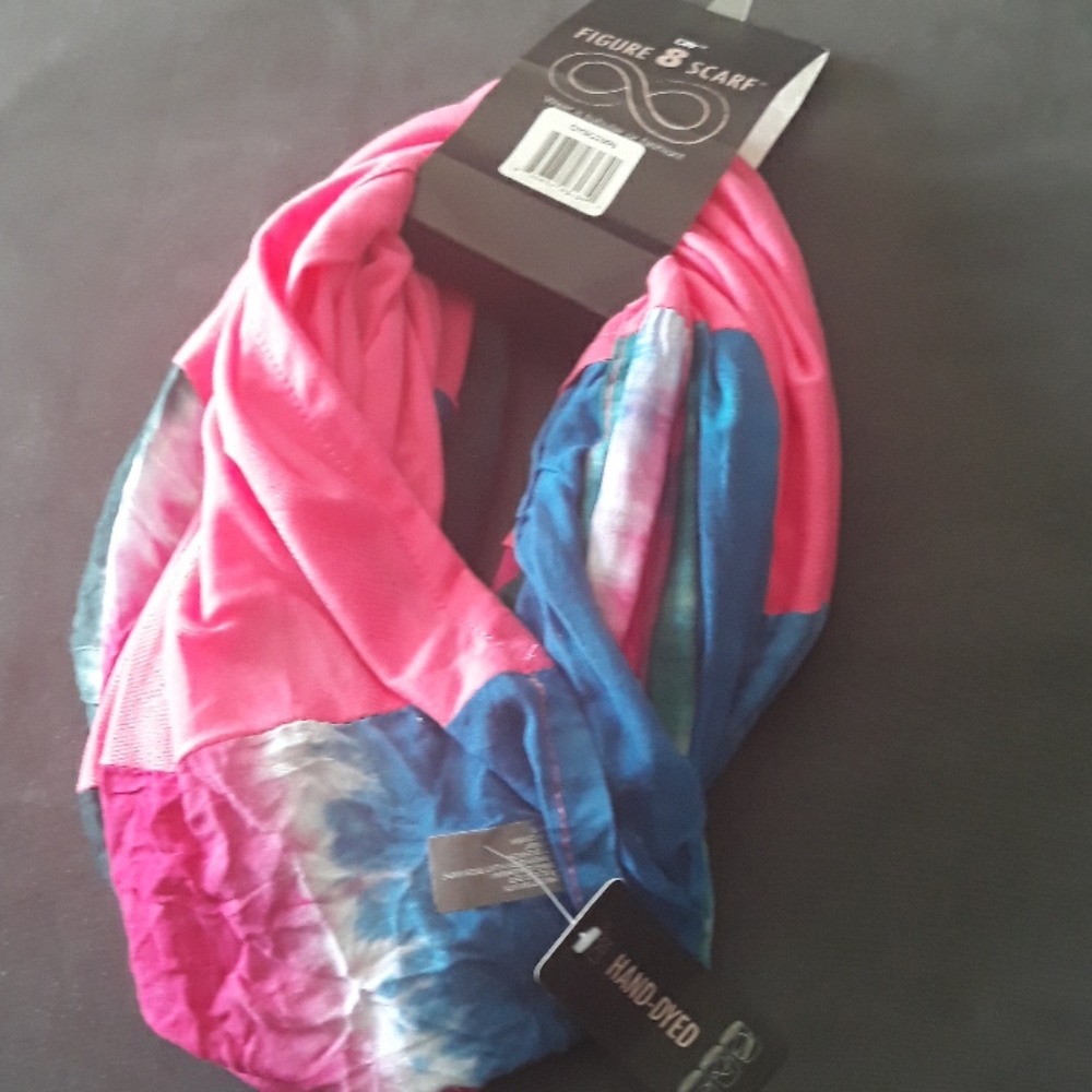 NWT D&Y figure 8 scarf